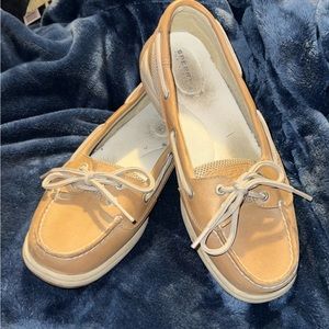 Sperry topsiders